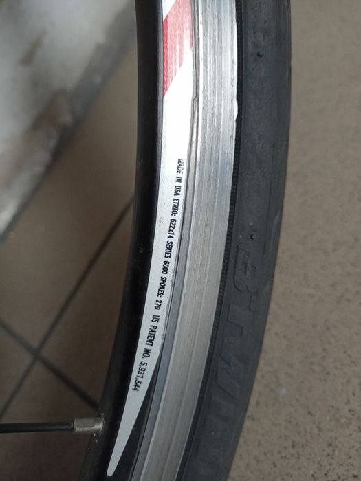 Koło szosowe przednie