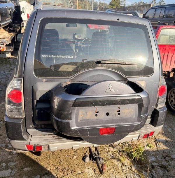 Pára-choques trás MITSUBISHI Pajero IV Van (V80, V90, V8_V)