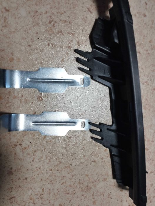 BMW 3 G20 G21 кріплення під фару 63118496142 кронштейн фари лівий 63118496141 правий