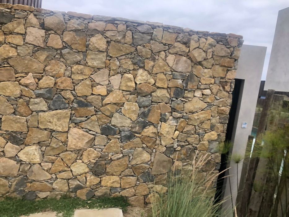 Fazemos Trabalhos de muros rústicos/Norte a Sul do país
