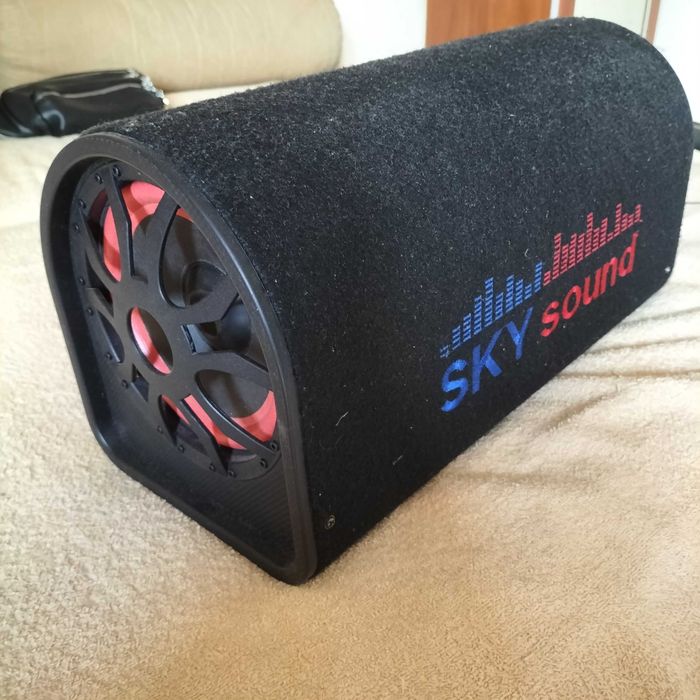 JBL boombox + повербанк 15 часов музыки очень громкий басс