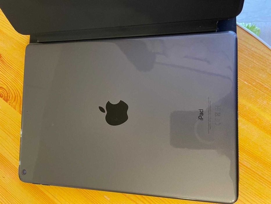 iPad APPLE (10.2 - Cinzento Sideral) com capa e teclado, película anticrash e caneta APPLE pencil