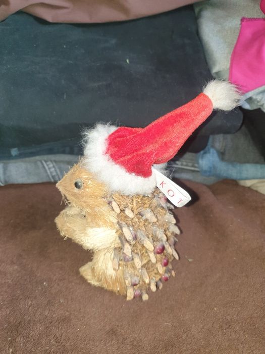 Ежик из соломы и дерева