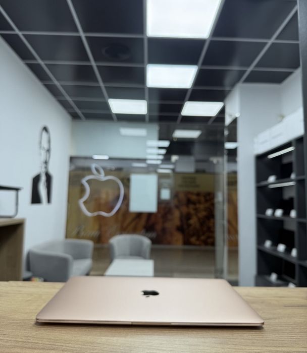 Macbook air 2018 стан гарний rose gold