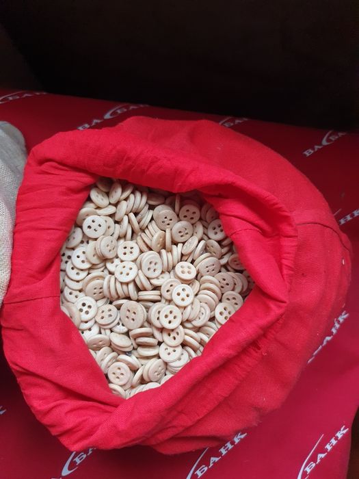 Пуговицы дешево разных размеров 100 штук-5 грв