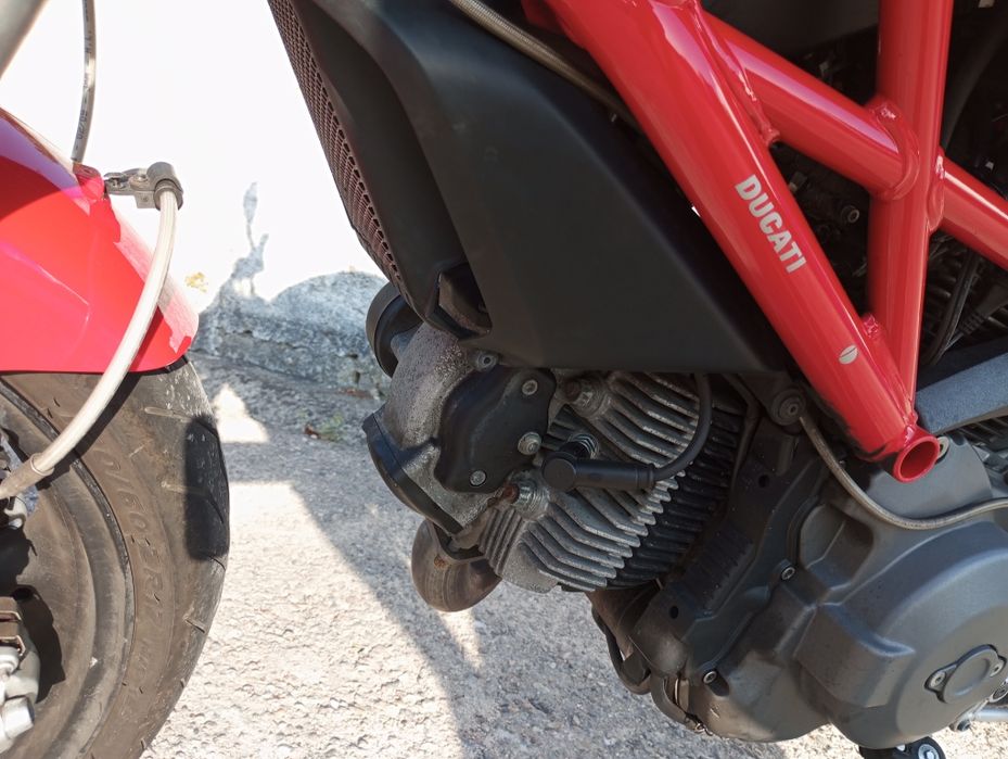Ducati  Monster 696 ano 2013 com 33000km