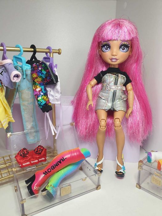 Lalka modowa Rainbow high fashion studio ubranka wieszaki buty