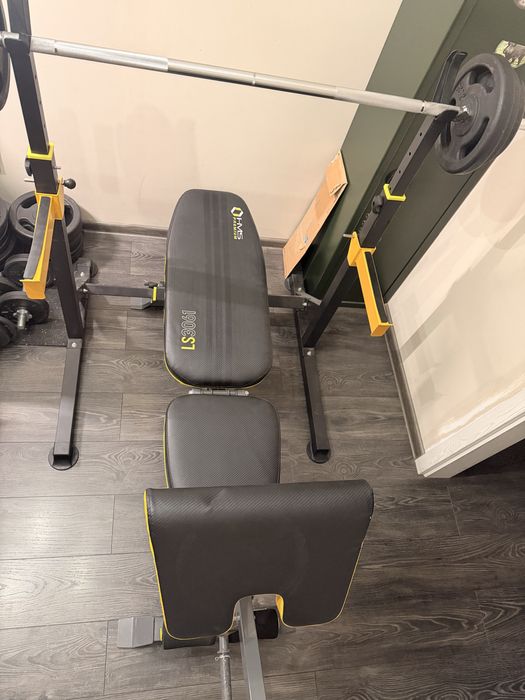 Zestaw do siłowni domowej – ławka wielofunkcyjna, stojak, obciążenie