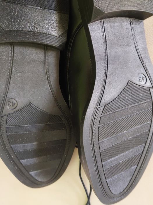 Buty wizytowe nowe 43