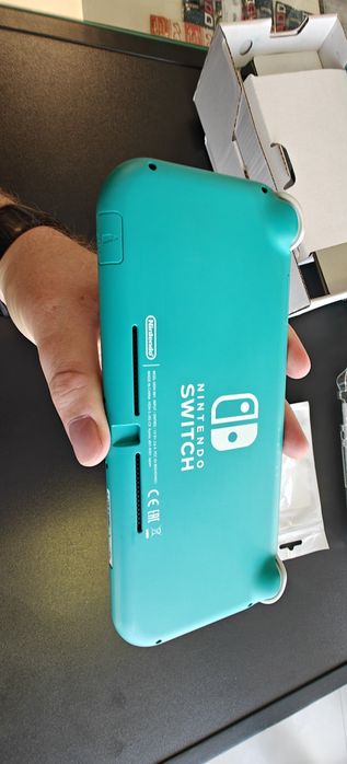 Продам Nintendo switch lite