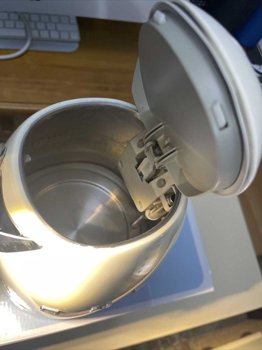 Електричний чайник Smeg  бd в ідеальному стані  2400 -3700гр ( Англія)