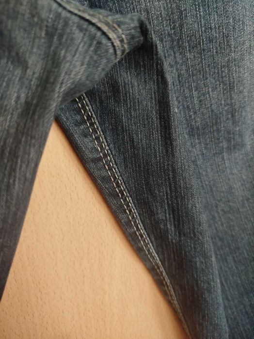 Jeansy damskie modnie uszyte