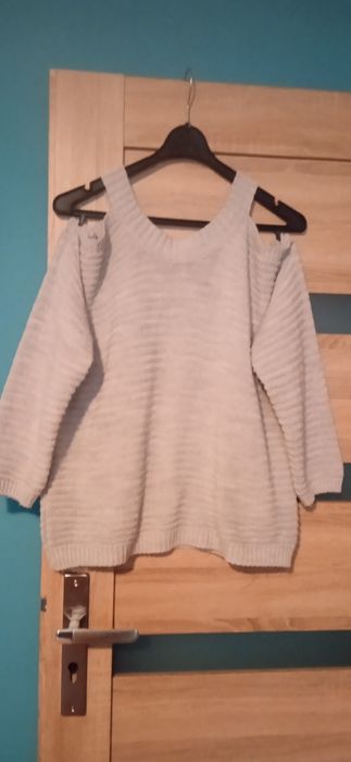 Damski sweterek z odkrytymi ramionam/Oversize, Made In Italy