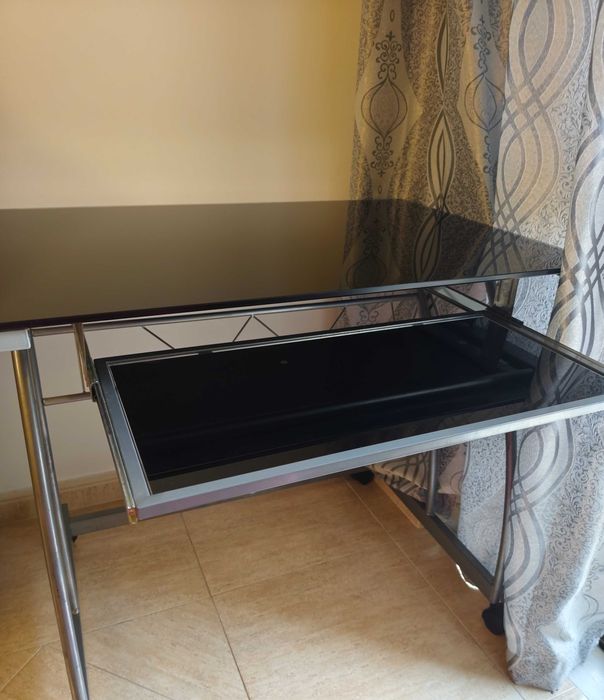 Secretária e cadeira de escritório