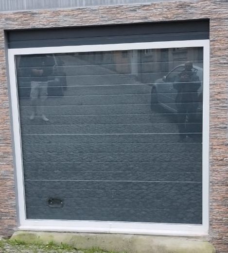 Porta Seccionada de garagem, com motor