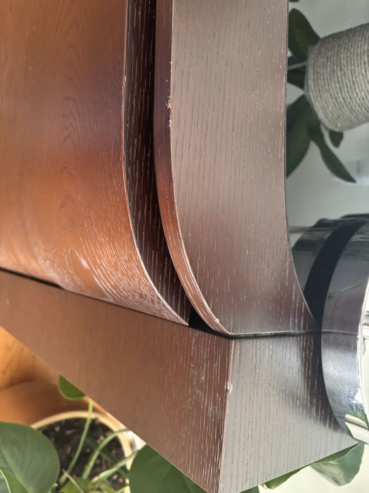 Móvel castanho de madeira