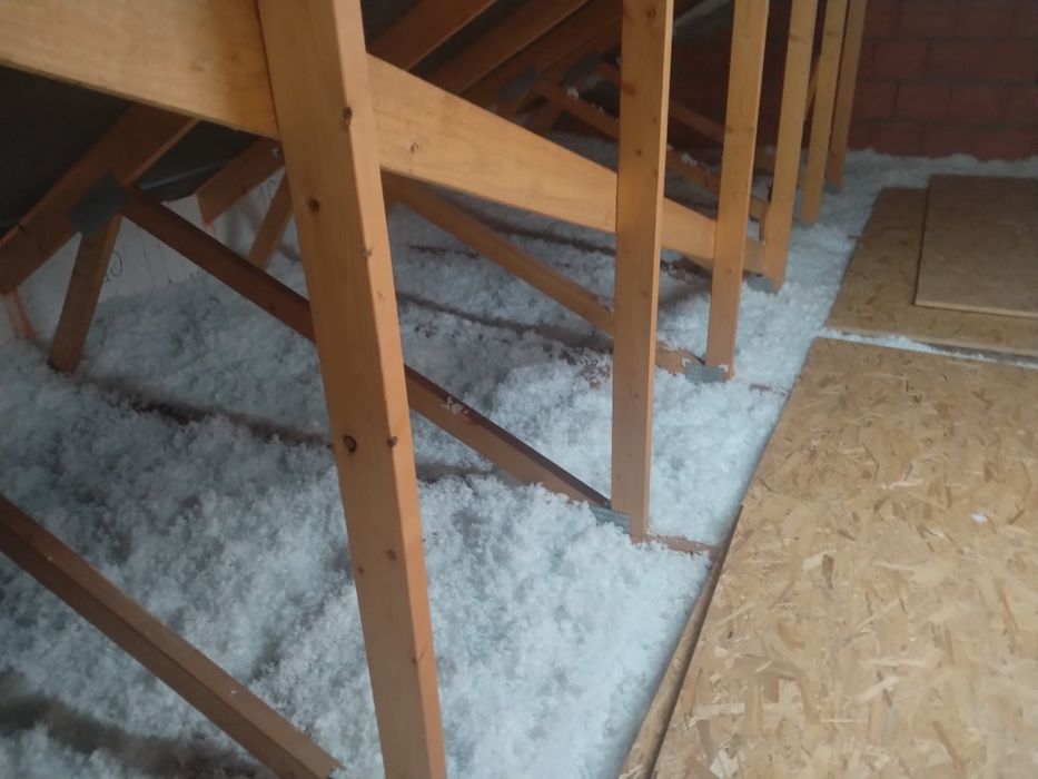 Docieplenia Poddaszy Metodą Wdmuchiwania Celuloza  KNAUF SUPAFIL PIANA