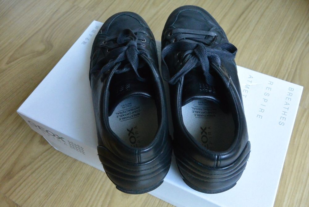 Sapatilhas em pele Geox