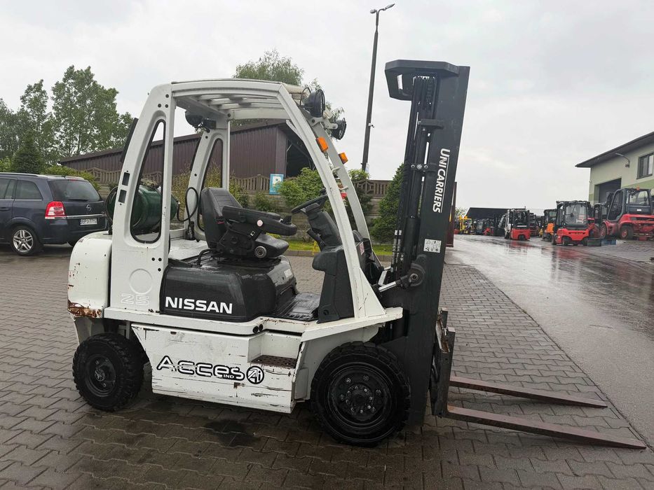 wózek widłowy NISSAN FG25 Triplex 4.9m przebieg 2223mtg udźwig 2500kg 2013r silnik K-26 47kW/ 64KM