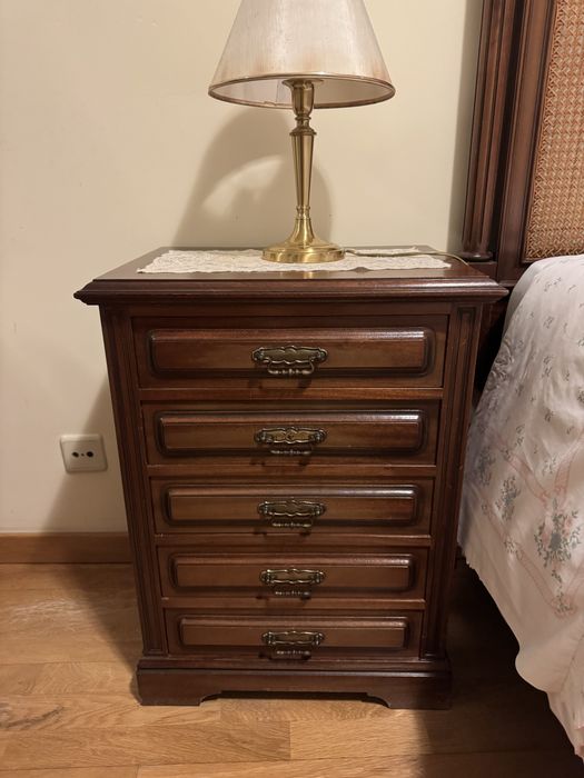 Cama de Casal + Colchão + 2 Mesinhas de Cabeceira + 2 Candeeiros