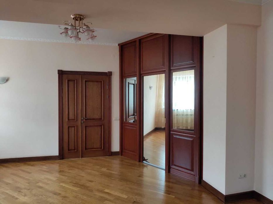 Продається сучасний двоповерховий будинок в селі Станишівка