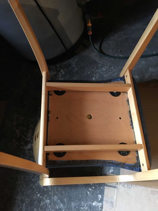 komplet 4 stabilnych krzeseł