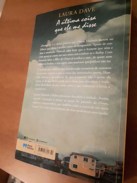 Livro "A última coisa que ele me disse "