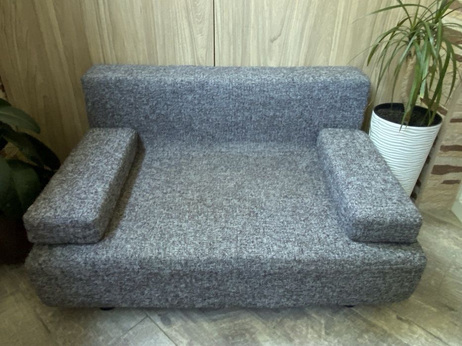 Диван для собак та котів