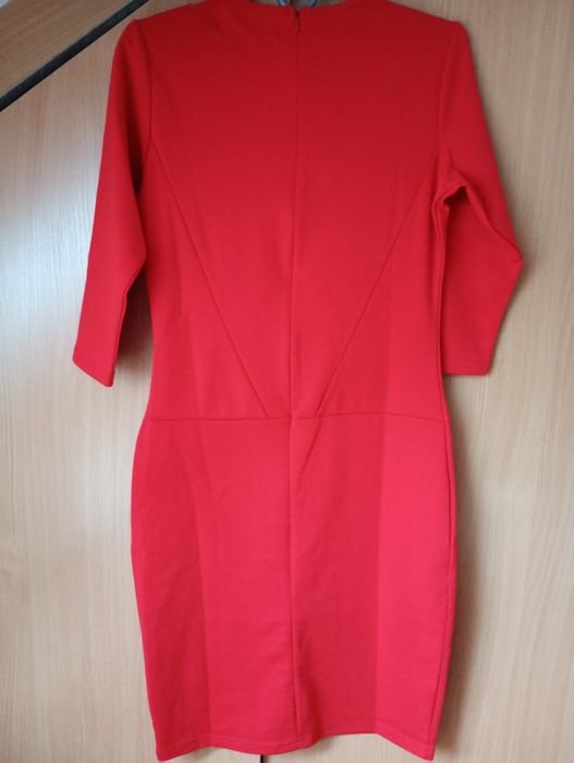 Sukienka midi czerwona z dzianiny r.36-38"Top Secret" nowa.