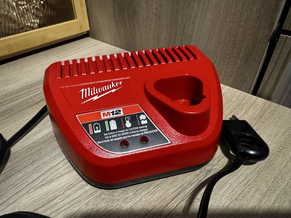 Milwaukee ładowarka M12