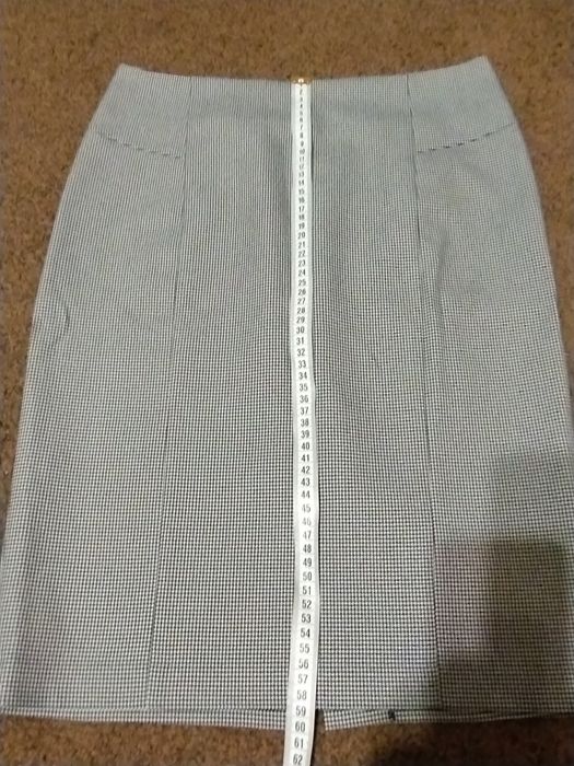 Spódnica ołówkowa w kolana