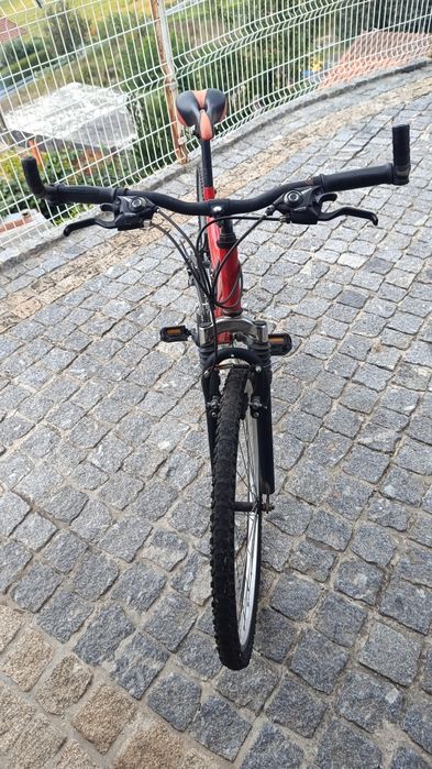 Bicicleta de Montanha Suspensão Total Vermelha (Necessita de Pneus)
