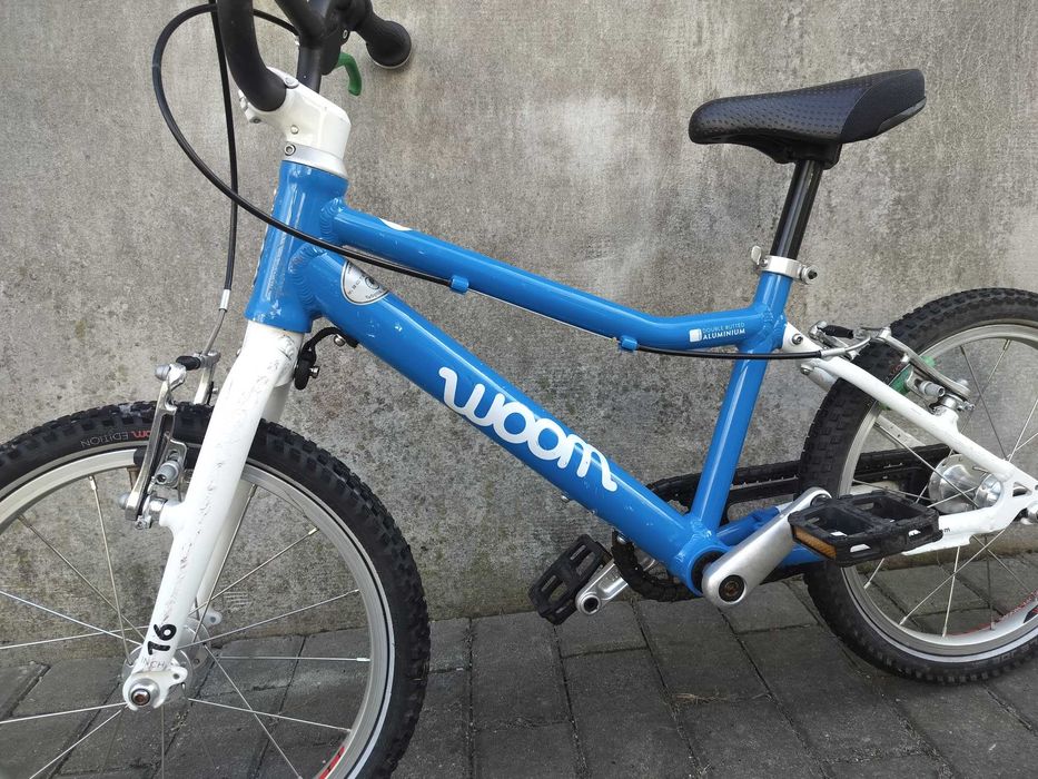 Woom 3 niebieski rower z dzwonkiem