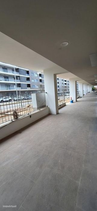 Apartamento T2 com jardim, Loures