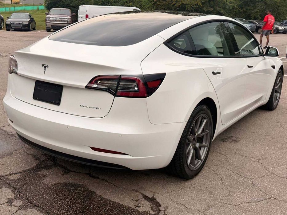 Tesla Model 3 Long Range      2022