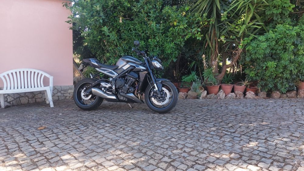 Triumph street triple 765 R