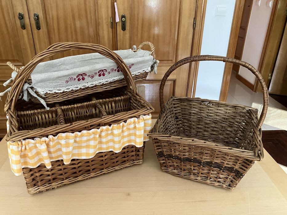 Cesta garrafeira em verga com tecido á volta