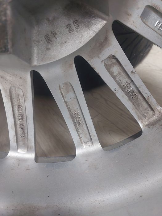 Продам Комплект R20 Диски Шини Toyota 200