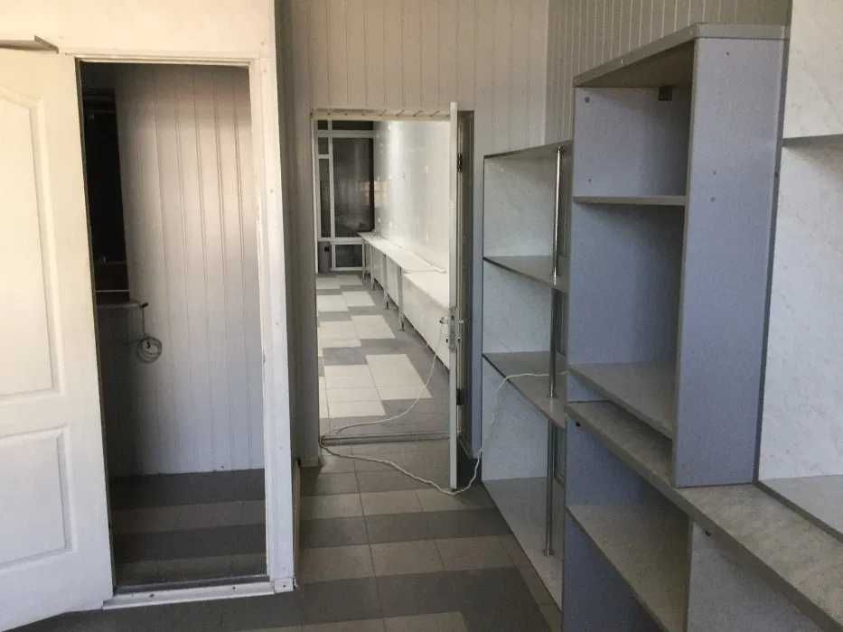 Продається магазин з кафетерієм у центрі Полтави (3 поверхи, 540 м²)