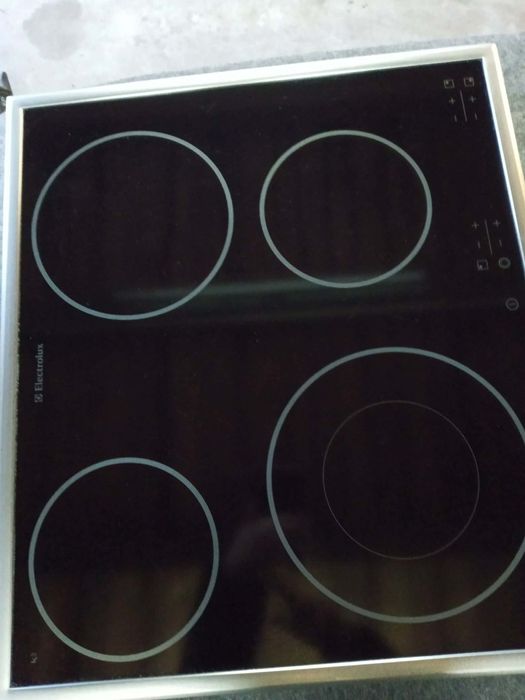 Варильна поверхня Electrolux i UPO