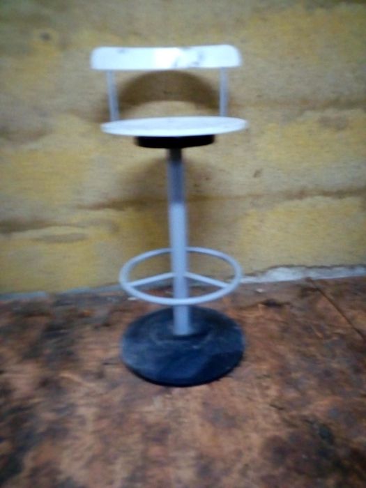 Krzesło barowe obrotowe