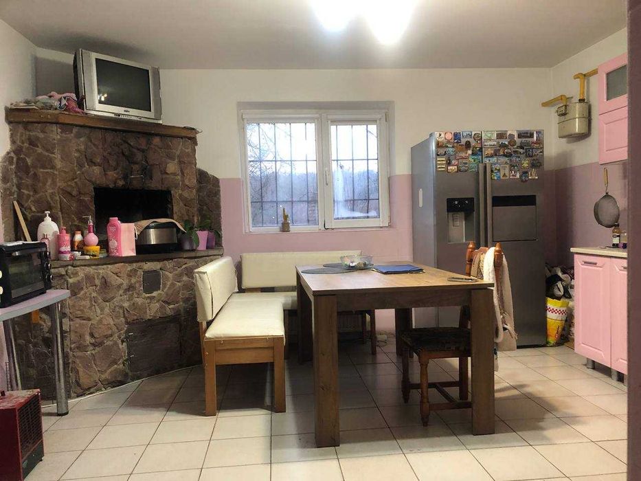 Продаж будинку і земельної ділянки