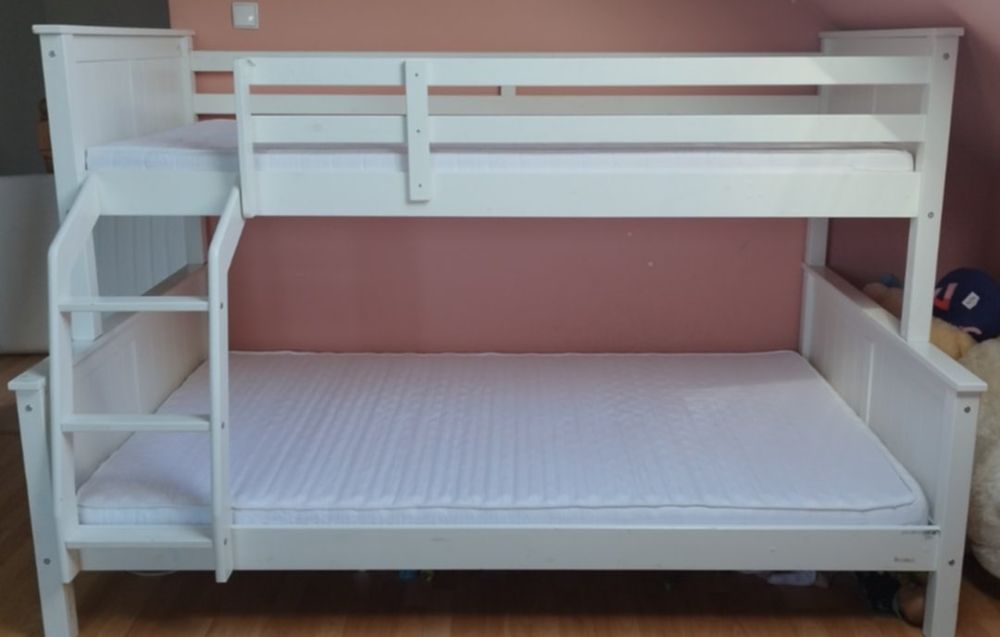 Łóżko piętrowe, białe