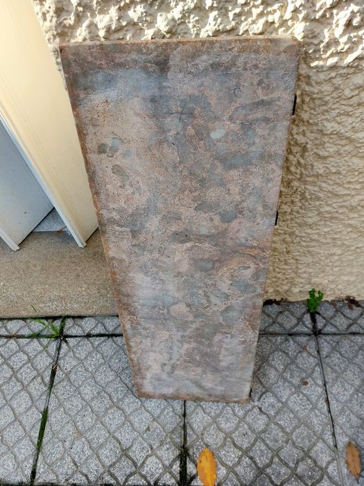 Pedra em mármore rosa