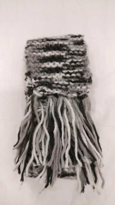 Cachecol (Branco, Cinzento e Preto)