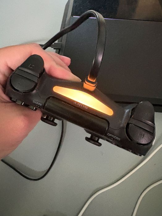 PS4 + 2 pady + stacja dokująca + Fifa 19