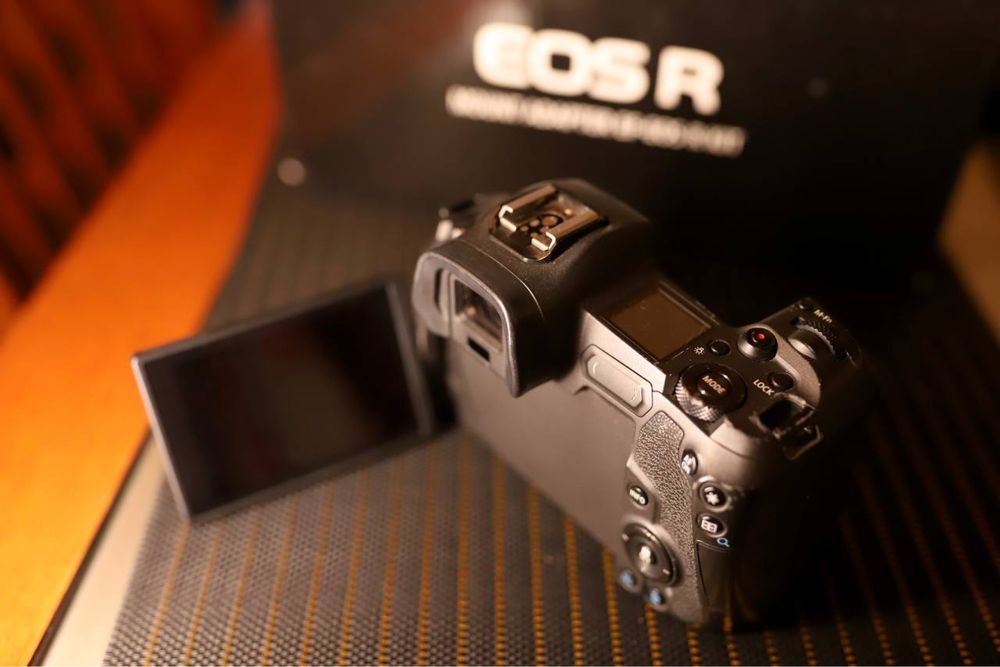 Продаю Canon EOS R