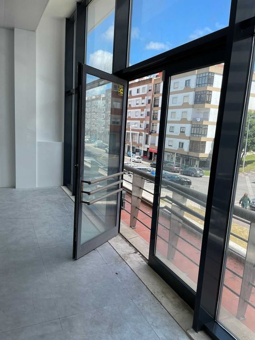Escritório Amplo para Arrendar | Centro Domingos Jardo – Agualva Cacém