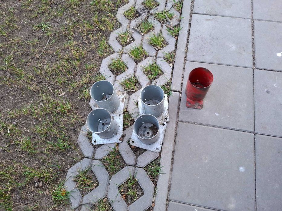 Podbpory okrągłych słupów 10cm 4 sztuki + wspornik belki