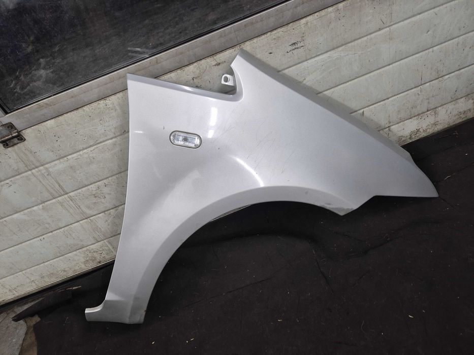 ford c-mac mk1 błotnik przedni prawy przód srebrny metalic nr lakie 03